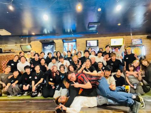 みなさんこんにちは✨
ダーツショップバレットです🎯
⁡
昨日のハウスたくさんの参加ありがとうございます😊
入賞された方おめでとうございます🎉
打ち上げまでたくさんの人に残ってもらえて嬉しく思います‼️
次回も盛り上がれるよう頑張りますので今後もよろしくお願いします‼️
⁡
来月にはえんじょいミックスもありますので、今日からまたみんなで練習しましょう💪
⁡
本日もオープンです🐶𓏴𓏴🦴  𝙾𝙿𝙴𝙽 🦴𓏴𓏴🐶
⁡
#石川県#北陸最大級#野々市#粟田
#ダーツショップバレット
バレット
BULLET
投げ放題
飲み放題
平日時間無制限
ダーツ
ビリヤード
石川県ダーツ
野々市ダーツ
金沢ダーツ
石川県ビリヤード
野々市ビリヤード
金沢ビリヤード
ダーツバー
ビリヤードバー
バータイム
ナイトスポーツ
石川県バー
野々市バー
友達とダーツ
友達とビリヤード
ダーツ好きと繋がりたい
ビリヤード好きと繋がりたい
ダーツ初心者
ビリヤード初心者