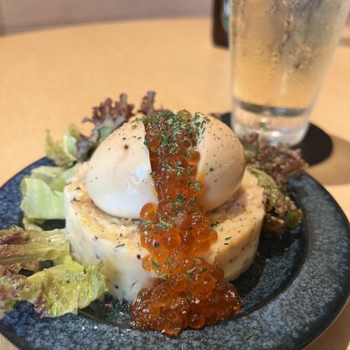 こだわりの燻製料理を堪能