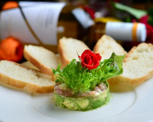 鮪とアボカドのタルタル