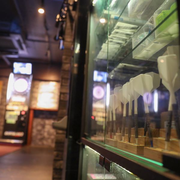 ダーツ台は全6台ございます。広々とした店内で3台ずつに分かれておりますので、ゆったりとダーツをお楽しみいただけます。