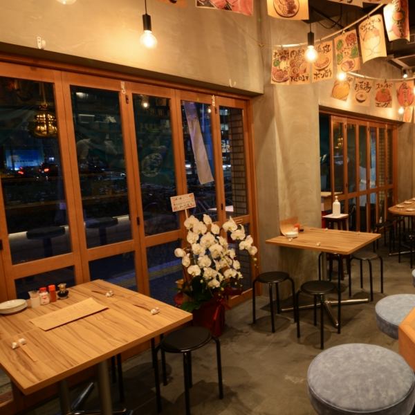 It features a reasonable price and ease of entry! A daily all-you-can-choose obanzai counter, a high chair table for two people, and a terrace seat in the windy season!