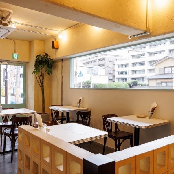 【東山動物園帰りにも◎  】東山公園駅から徒歩2分、動物園のすぐ近くという好立地。モーニング、ランチ、ディナーと時間帯を問わず利用できるのも魅力。お出かけ前の腹ごしらえや、遊び疲れた帰りのひと休みにもぴったりな、使い勝手の良い一軒です。