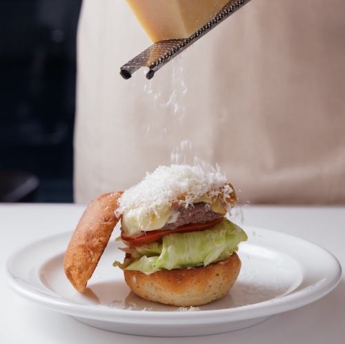 【4種のチーズバーガー】1,790円(税込)