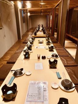 私人房間最多可容納 50 人。由於是下沉式的被爐類型，所以可以脫掉鞋子放鬆一下。