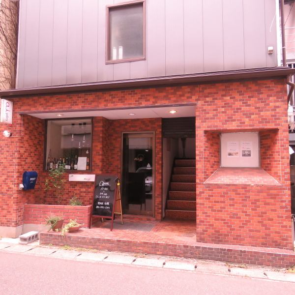 A 3-minute walk from Niigata Station, an adult hideaway! This appearance is a landmark ★ Infected so that customers can come to the store with peace of mind, such as using alcohol disinfection at the entrance and restroom, regular ventilation, and installing a partition plate at the counter seat. We are thoroughly taking measures against infectious diseases.