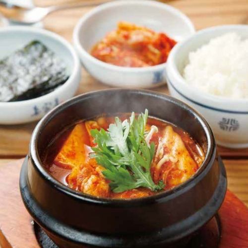 Kimchi jjigae set meal