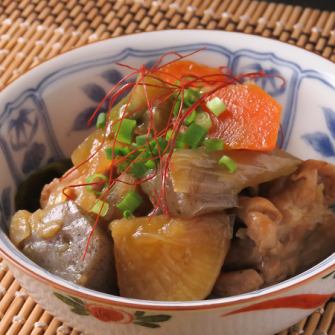 肉じゃがなど温かい家庭料理をご用意≪日替わりメニュー 300円(税込)~≫