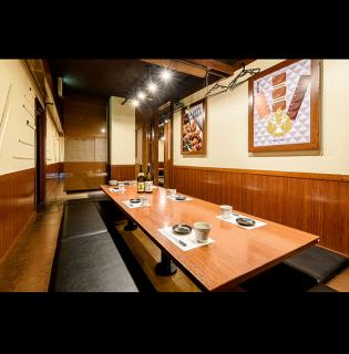 A private room with a sunken kotatsu table is popular for various banquets.