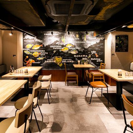 There are 3 types of seats in the Lemon dining room ♪ Semi-private room seats for 2 to 4 people, a movable table zone that can also be used as a party space, a special seat counter zone in front of the open kitchen ☆