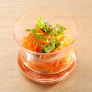 胡萝卜凉拌卷心菜