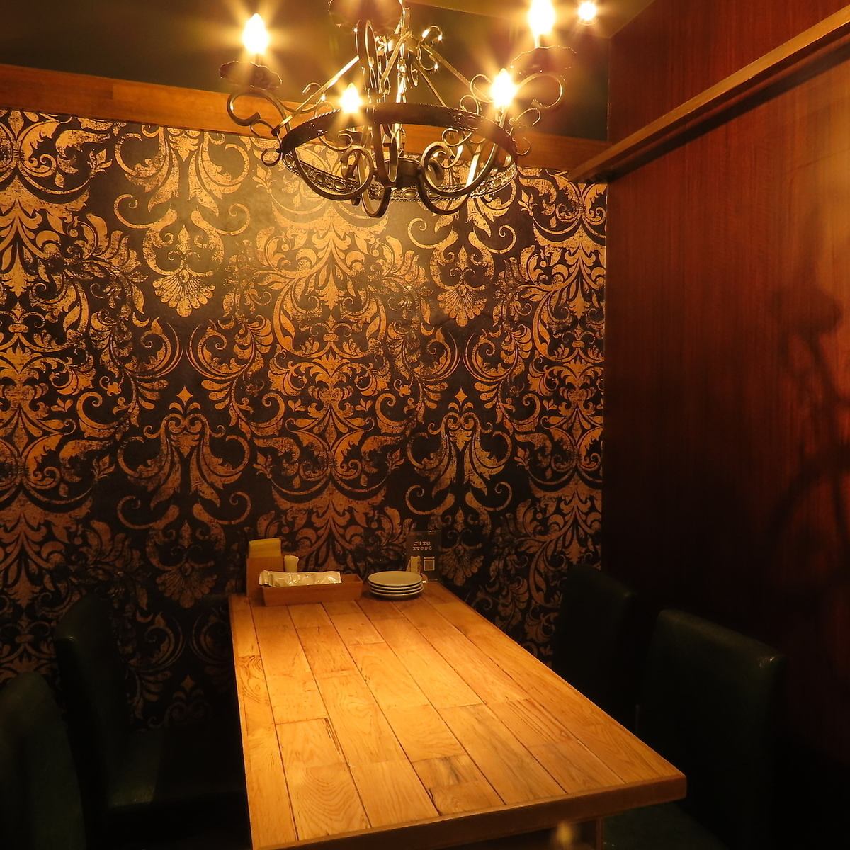 扉を閉めた瞬間に始まる、六人までの特別なひとときを。