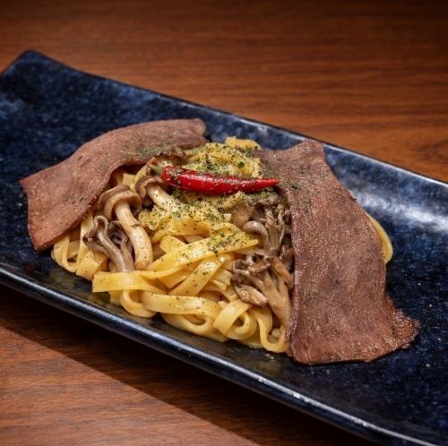 牛タンぺペロン風パスタ