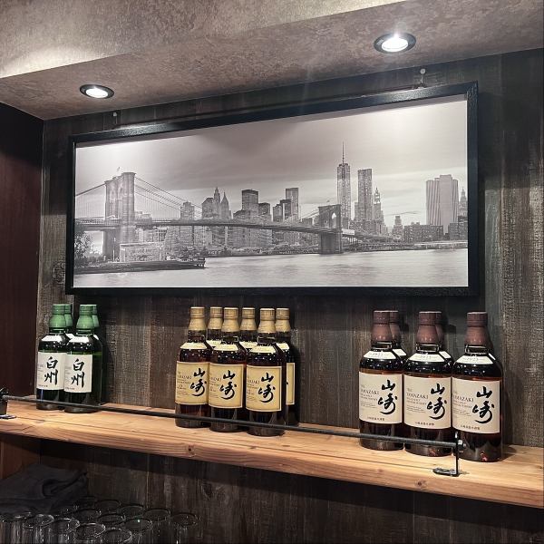 贅沢な飲み比べも叶う「山崎」と「白州」。趣の異なる二つの名作を、銀座の空の上で心ゆくまで。