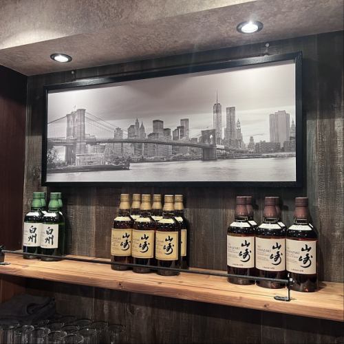贅沢な飲み比べも叶う「山崎」と「白州」。趣の異なる二つの名作を、銀座の空の上で心ゆくまで。
