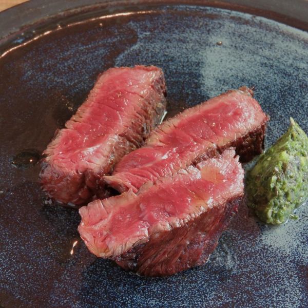 【炭や薪でじっくり調理したあか牛のステーキ】東海大 阿蘇のあか牛ビステッカ