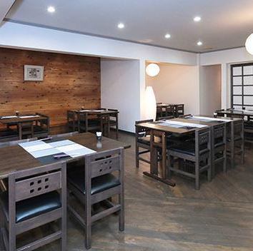 You can relax and enjoy lunch and dinner in a shop with a Japanese atmosphere based on brown.One of the features of Iori is that the hall and kitchen staff are all women, which is unusual for a restaurant.Carefully cooked and served dishes and customer service, female customers can easily come.