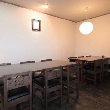Private rooms are available for 6 to 12 people.(It is a type of private room separated by a door.) Recommended for groups.The entire store can be reserved for 40 people.Course starts from 3,500 yen (excluding tax).All-you-can-drink is available for +1500 yen.