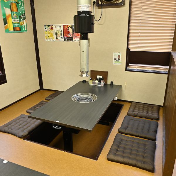 【掘りごたつ席】足を伸ばせる掘りごたつ席は、焼肉を楽しむのにぴったりな居心地の良さをご提供します♪お子様連れのお客様にもおすすめのお席です！4名様席、6名様席がございますので、人数に合わせてご案内いたします！会社終わりの宴会から休日でのご利用までご活用ください！