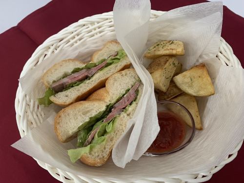 ショパンの黒毛和牛のローストビーフのセンメルサンドセット