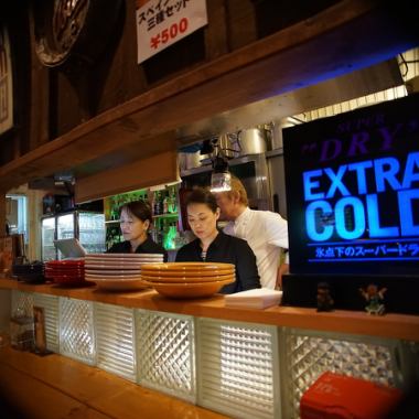 カウンター席はお一人でも気軽に楽しめる♪オープンキッチン前の特等席。スタッフとトークも楽しめます！！