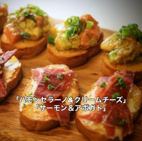 "Jamon Serrano & Cream Cheese"
"Salmon & Avocado"
