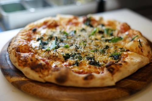 試作品の「しらすとほうれん草のピザ」