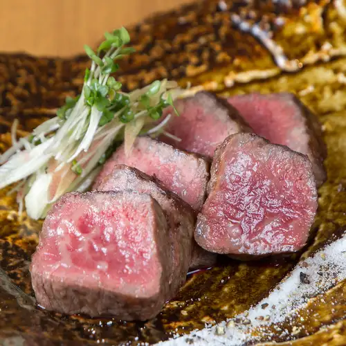 【炭火で引き出す肉の旨み】