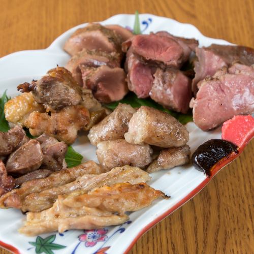 【焼き立てが旨い！炭焼き盛り合わせ7種】1,280円(税込)