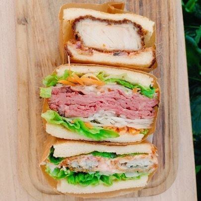 Roast beef sandwich that sticks out