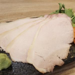 使用大分县品牌猪肉“米之惠”制作的烤猪肉