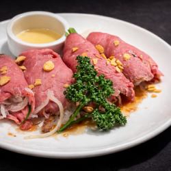 淡路玉ねぎのローストビーフ巻き［兵庫県ホリコファーム直送］