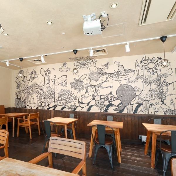 2名様からご利用OK！少人数の忘年会や女子会にもおすすめ♪テーブル席中心の店内は、デートやご家族での食事にも最適です。おいしい料理と心地よい雰囲気で、幅広いシーンをお楽しみください！