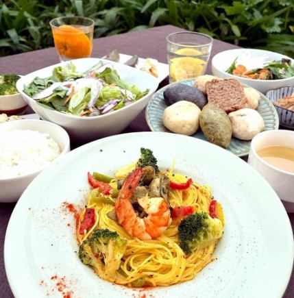 【ランチ限定 | サラダビュッフェ付】パン&パスタランチ