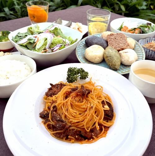 Bread & Pasta Lunch: Bolognese with plenty of beef tendons from Tokachi young beef from Hokkaido.