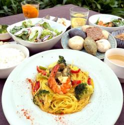 Bread & Pasta Lunch: Mediterranean-style oil pasta with Uramura oysters and shrimp