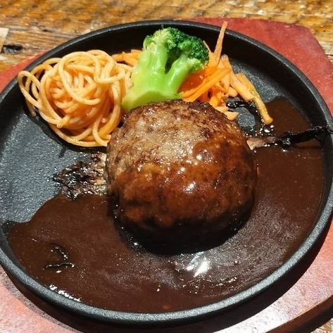 Hokkaido Tokachi Young Beef x Momoka Pork Special Hamburger (Single)