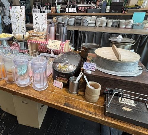 Salad buffet (included free of charge for customers who order from the lunch menu)