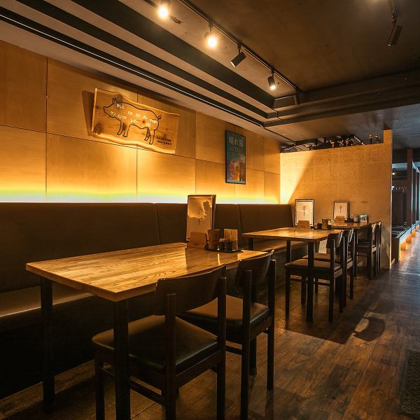 ■片面ソファーテーブル席でゆったり！女子会におススメ♪■当店では、片面ソファー4名様テーブル4卓ご用意致しています！中野駅から少し外れた隠れ家的「やきとん またら」にて、本格的な串焼きで女子会を是非お楽しみ下さい♪16名様迄のグループ様もお席をつなげてご利用可能です！
