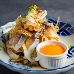 〆鯖ユッケ