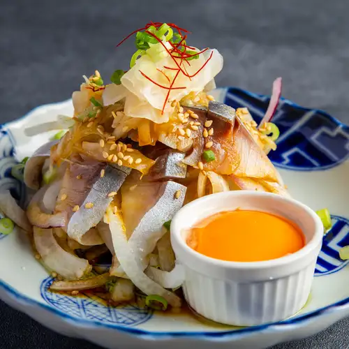 〆鯖ユッケ