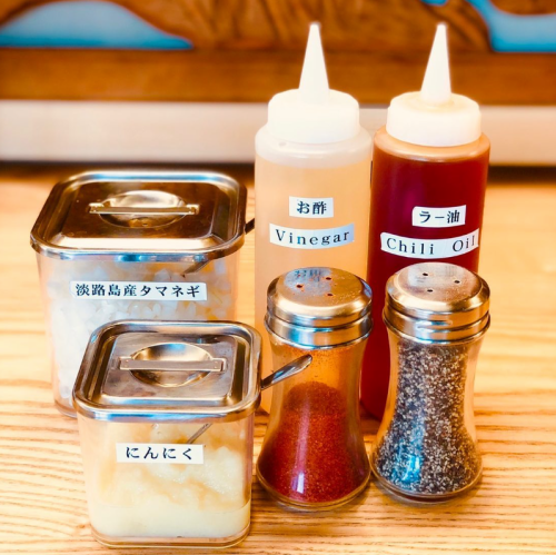 無料のトッピングコーナーで自分好みの一杯に♪