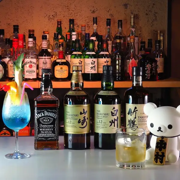 ウイスキー、ワイン、日本酒、焼酎と充実したお酒のラインナップ♪幅広い種類のドリンクを取り揃えておりますので、お好みのカクテルをお楽しみください！お酒があまり分からない・・・！という方は気軽にスタッフまでご相談もいただけます◎