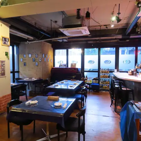 カウンター席もございます。お一人様でのご来店も大歓迎です