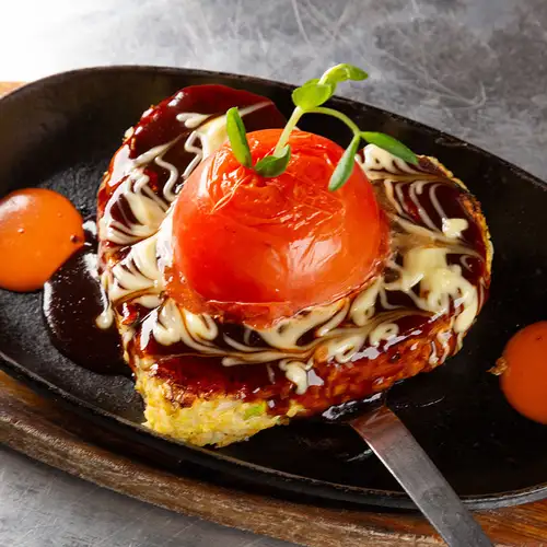 【名物COCOLO焼き】ハート型のお好み焼きです♪