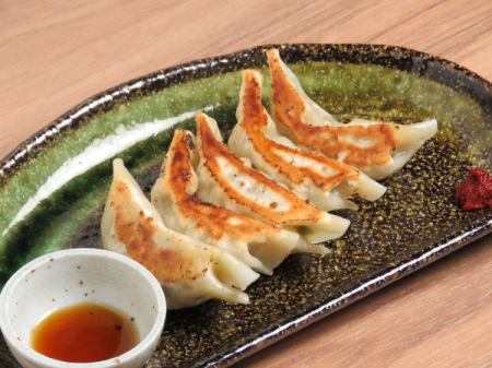 Gyoza made by a craftsman with 45 years of experience in Chinese cuisine!