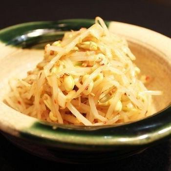 Homemade bean sprouts