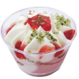 parfait ice cream strawberry