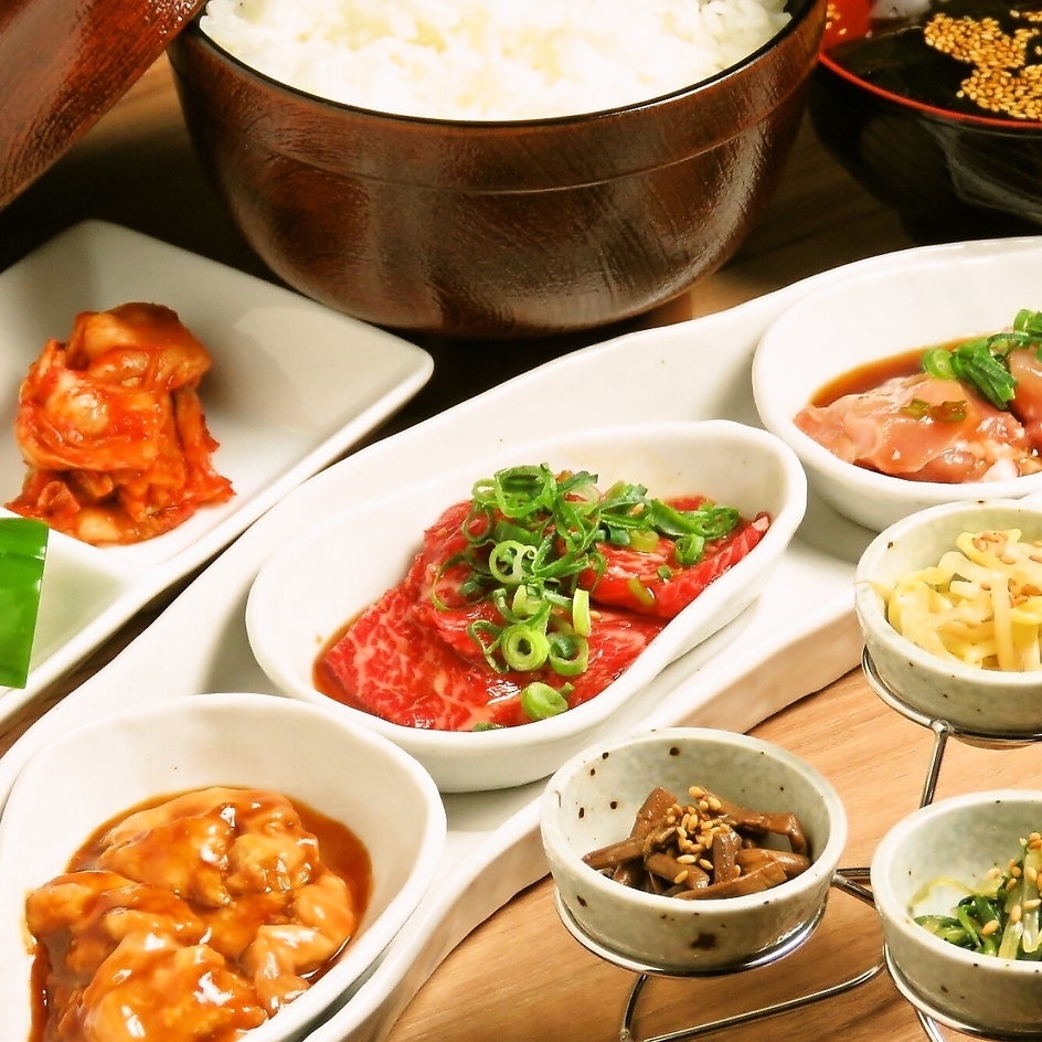 今日は贅沢にお昼から飲んじゃおう!網で焼く本格焼肉♪