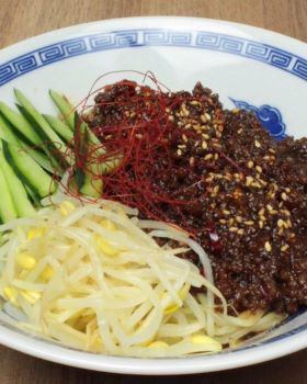 ジャージャー麺