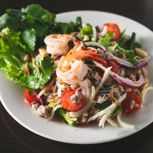 タイ人シェフが本場の味を追求した絶品料理！